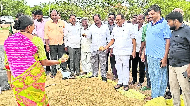 ధాన్యం కొనుగోళ్లలో ప్రభుత్వం విఫలం