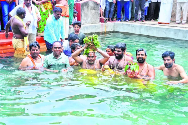 పారిజాతగిరిలో వైభవంగా శ్రీచక్రస్నానం 