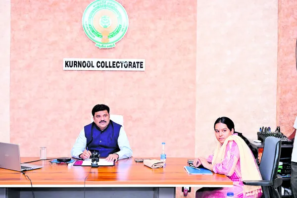 రైల్వే ప్రాజెక్టుల భూసేకరణ త్వరగా పూర్తి చేయాలి 