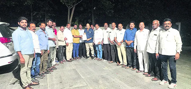 కార్మికులకు అండగా ఉండాలి