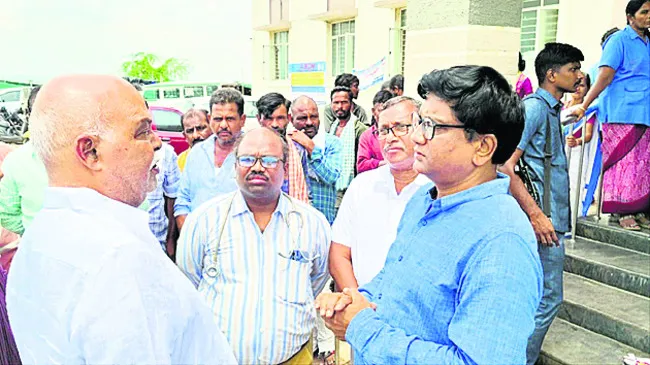 ఎంసీహెచ్లో సమస్యలు పరిష్కరించాలి