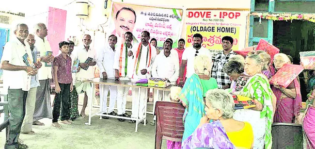 ఘనంగా పీసీసీ అధ్యక్షుడి జన్మదిన వేడుకలు