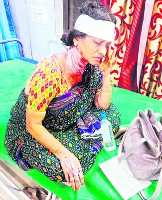 మహిళ మెడలో గొలుసు అపహరణ 
