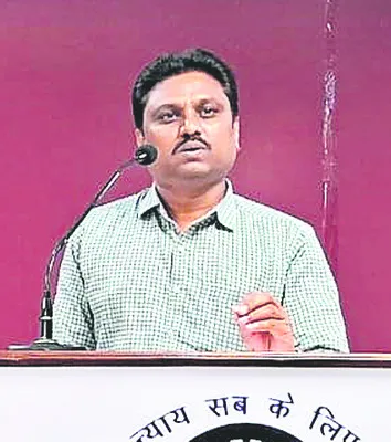 అనాథ బాలలకు ‘ఆధార్’ ఇవ్వండి