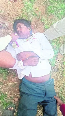 బైక్‌ అదుపుతప్పి వ్యక్తి మృతి 
