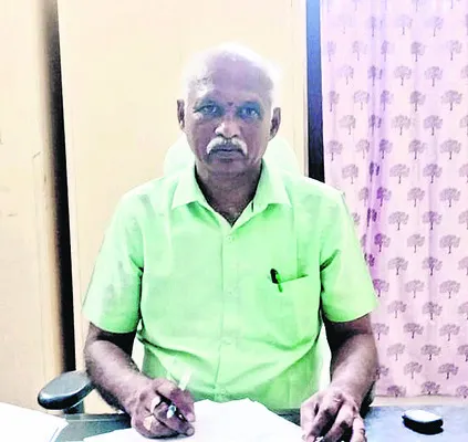 ఏసీబీ అధికారినంటూ బెదిరింపు