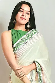 Mirnalini Ravi Inspired Traditional Earrings And Finger Rings2