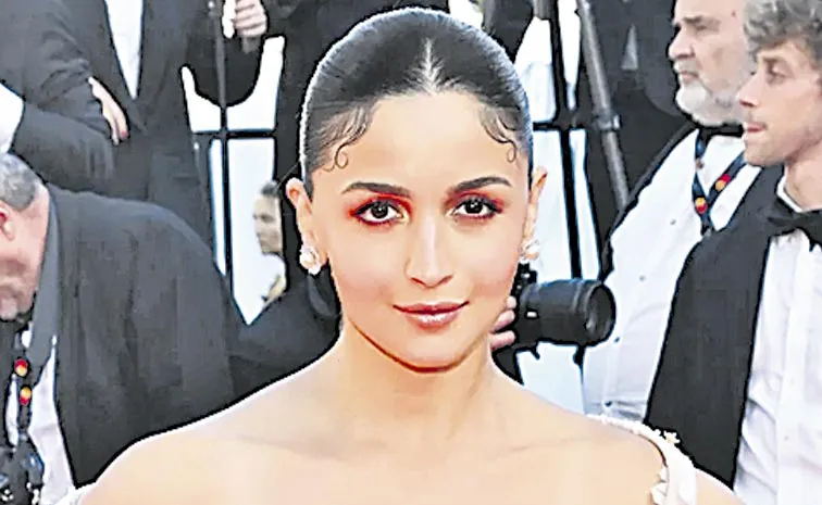 ఆలియా అరంగేట్రం అదిరిందయ్యా