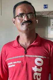 Zomato rider story From Rs 1 25 lakh salary to delivery duty2