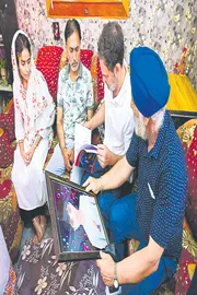 Rahul Gandhi meets victims of Pak shelling in Poonch4