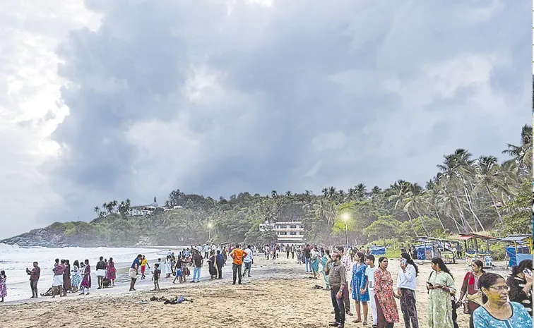 కేరళను తాకిన నైరుతి