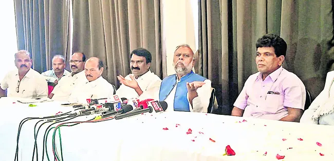 మా రిజర్వేషన్లు లాక్కుంటే ఎలా జీవించాలి?