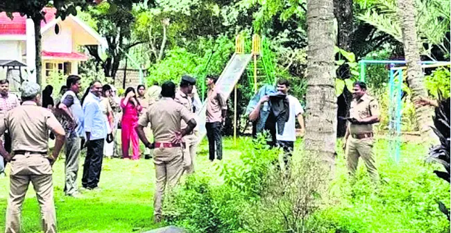 రేవ్‌ పార్టీకి ఖాకీల బ్రేక్‌ 