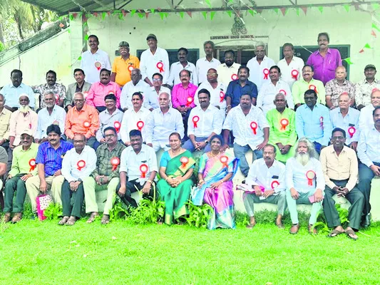 అ‘పూర్వ’ ఆత్మీయ కలయిక 