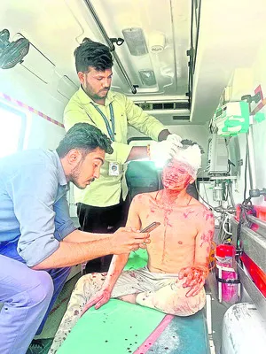 రైలు నుంచి జారిపడి వ్యక్తికి తీవ్రగాయాలు 
