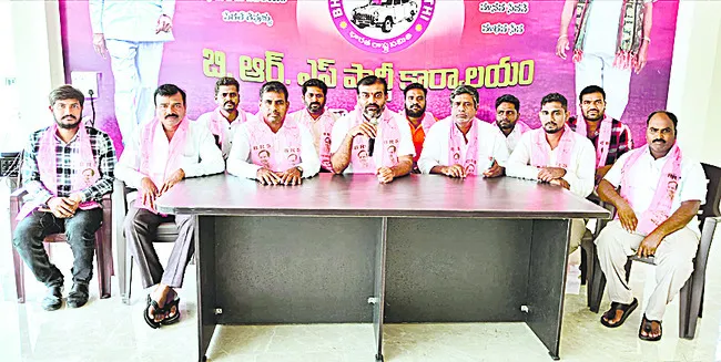అర్జీలు 1600.. అర్హులు 60