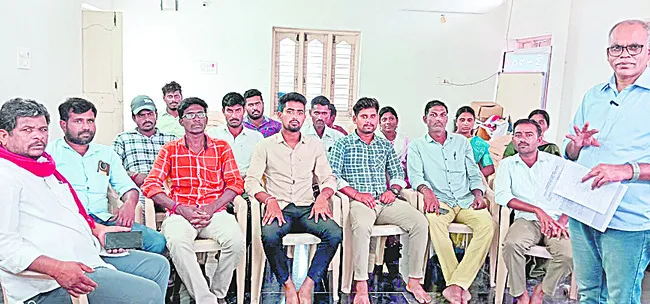 సీనియర్ మేట్ల సమస్యలు పరిష్కరించండి