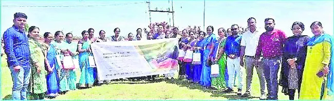 ప్రతి ఒక్కరూ మొక్కలను నాటాలి 