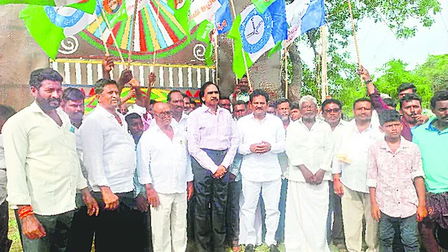 తిరునాళ్లలో మైక్‌ అనుమతికి నిరాకరణ 