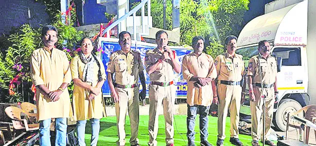 బెట్టింగ్‌లతో భవిష్యత్‌ నాశనం చేసుకోవద్దు 