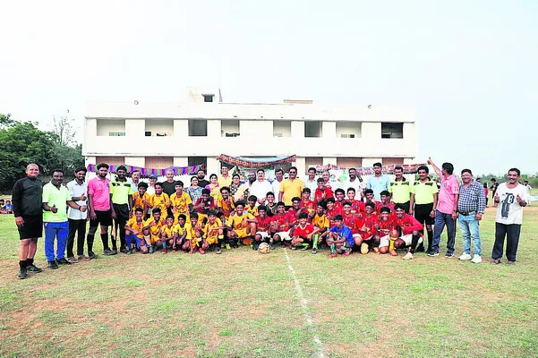 ఫుట్‌బాల్‌ టోర్నీ విజేత శ్రీకాకుళం 