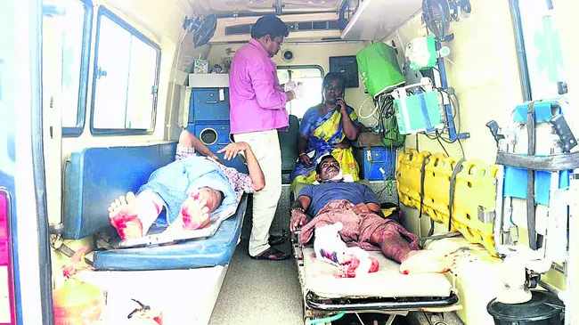 జాతీయ రహదారిపై రోడ్డు ప్రమాదం
