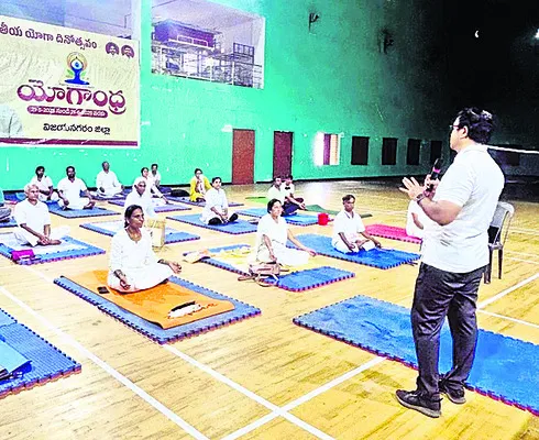 నాలుగు పర్యాటక ప్రదేశాల్లో యోగా ప్రదర్శన