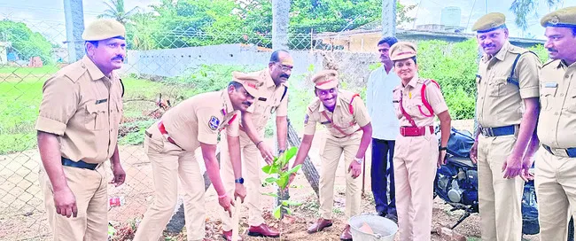 విధుల్లో అప్రమత్తంగా ఉండాలి 