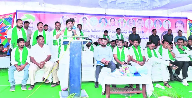 ప్రాధాన్యతా క్రమంలో.. ప్రాజెక్టులు పూర్తిచేస్తాం