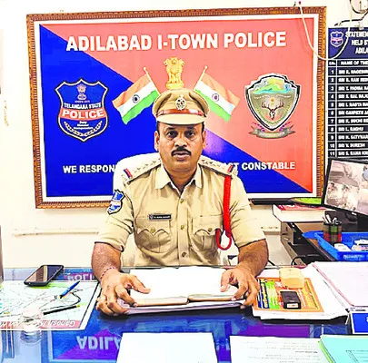 అక్రమ పత్రాలతో మోసం చేసిన ఉద్యోగి అరెస్ట్‌