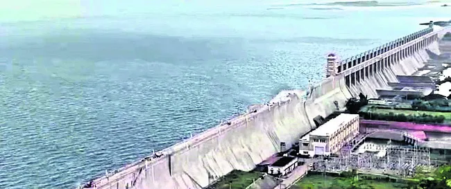 మరమ్మతులకు నోచని క్రస్ట్‌గేట్లు 