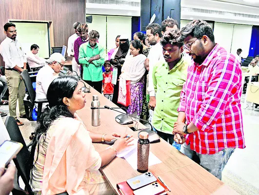 ఫిర్యాదులను పరిష్కరించండి