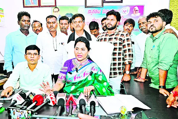 హెచ్ఎం కేడర్ బదిలీలకు 210 దరఖాస్తులు