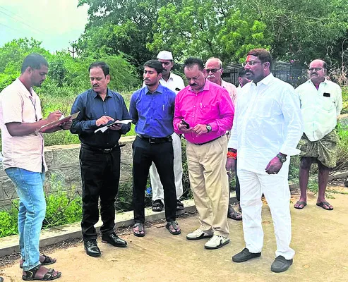 హెర్బల్‌ పార్కుకు స్థల పరిశీలన