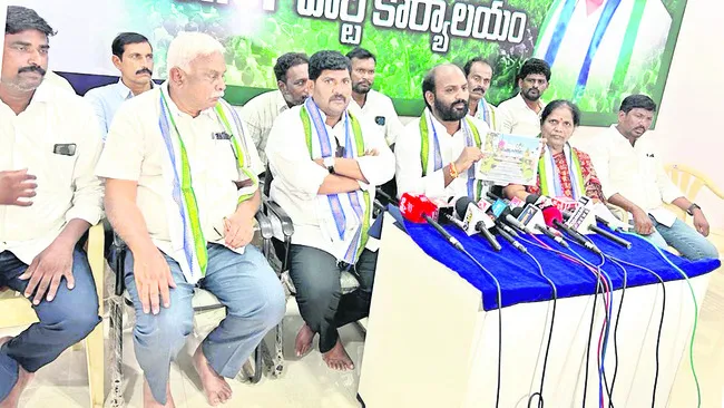సర్పంచ్లపై ‘రెడ్బుక్’ వేధింపులు