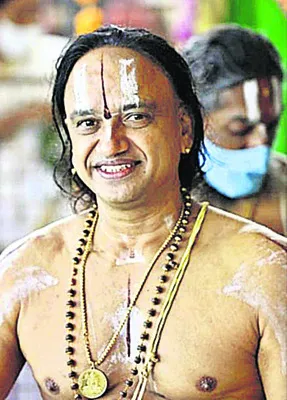 ప్రధానార్చకుడిగాసీతారామాచార్యులకు పదోన్నతి