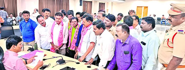 బీఆర్టీయూ నాయకుల అరెస్ట్
