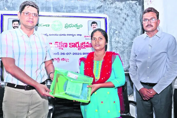 ప్రతి అంశంపై పట్టు సాధించాలి