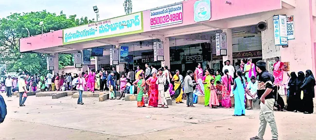 బస్టాండ్‌ కిటకిట..