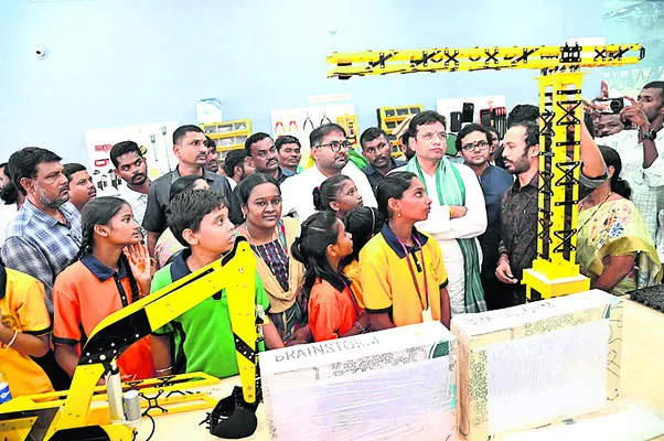 ప్రపంచస్థాయి ప్రయోగశాలగా పని చేయాలి