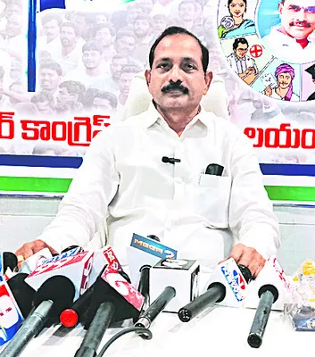 పిన్నెల్లి సోదరులపై హత్య కేసు ఉపసంహరించాలి