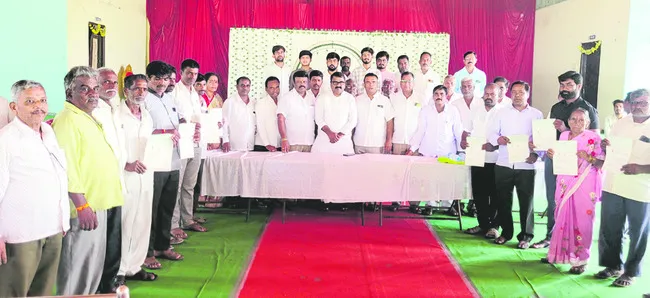 కవిత లేఖపై కేసీఆర్‌ స్పందించాలి