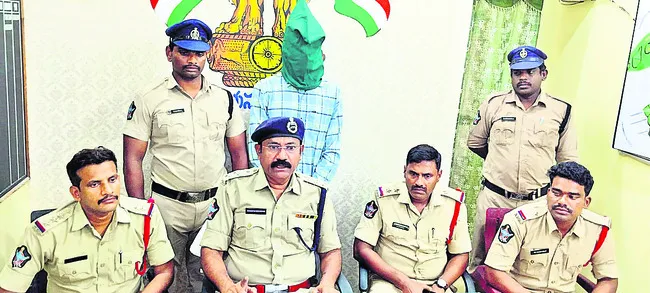 హత్య కేసును ఛేదించిన పోలీసులు