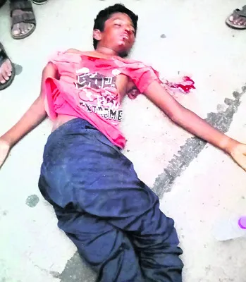 రోడ్డు ప్రమాదంలో బాలుడి మృతి