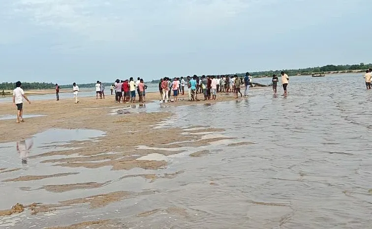 Konaseema District: Youths Missing In Godavari River Updates