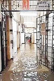 Mumbai heavy rains gateway mandwa services halt JJ Hospital flooded10