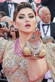 Urvashi Rautela hits back at trolls comparing her to Aishwarya Rai in Cannes7