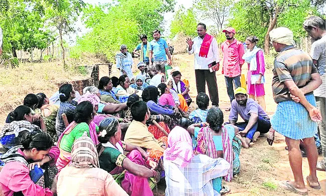 పట్టణ పేదలకు ‘ఉపాధి’ పనులు కల్పించాలి
