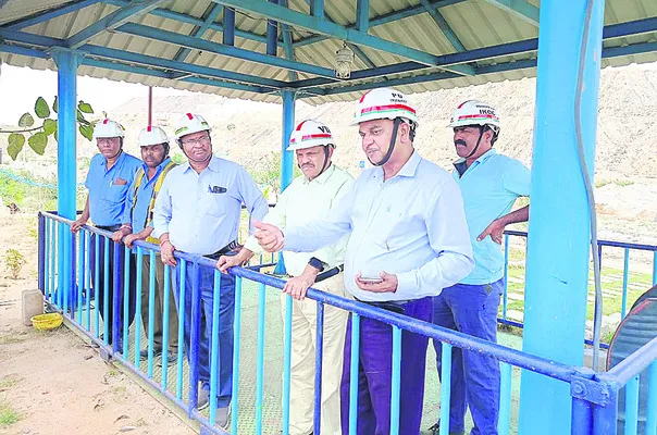 క్వారీలోకి నీరు రాకుండా జాగ్రత్తలు తీసుకోవాలి