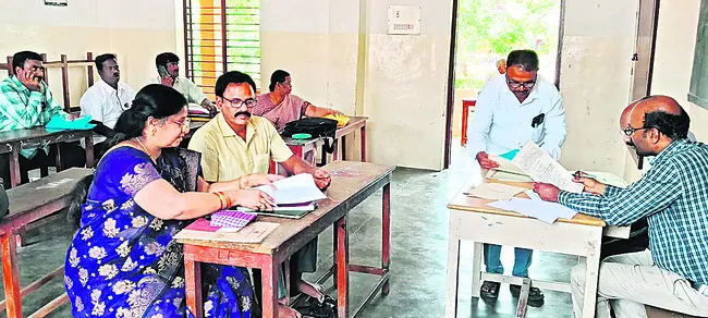 డీడీపై కలెక్టర్కు ఫిర్యాదు